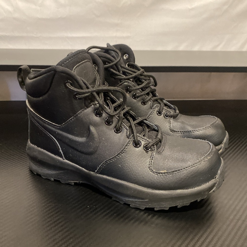Nike Manoa 17 LTR GS Black Youth‎ Size 6Y Boots